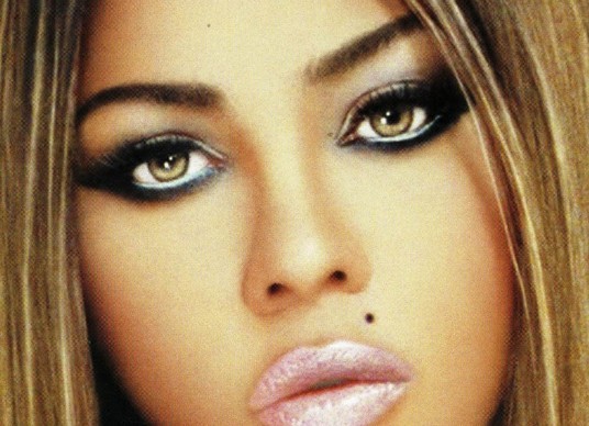 Lil Kim The Naked Truth 2005